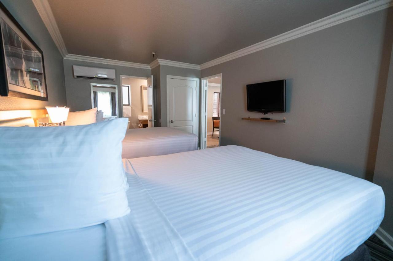 Alexis Park Hotel 3*