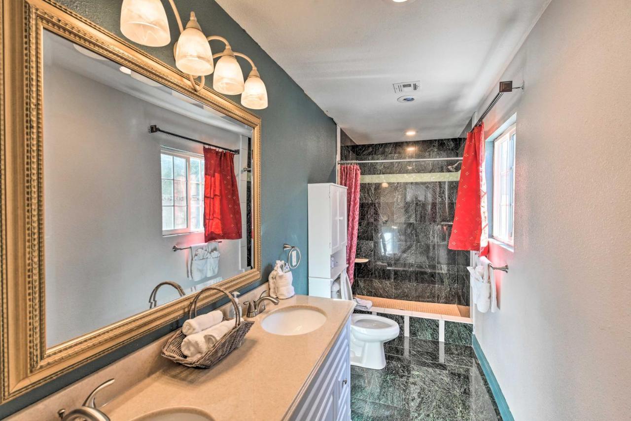 Elegant With Pool Table 3 Mi To Vegas Strip! Holiday home