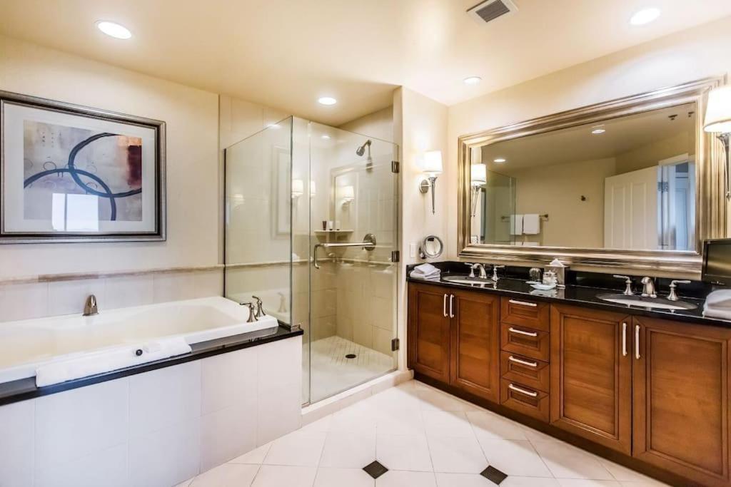 Signature Suites By Voyargo Deluxe Strip View Studios Apartment Las Vegas