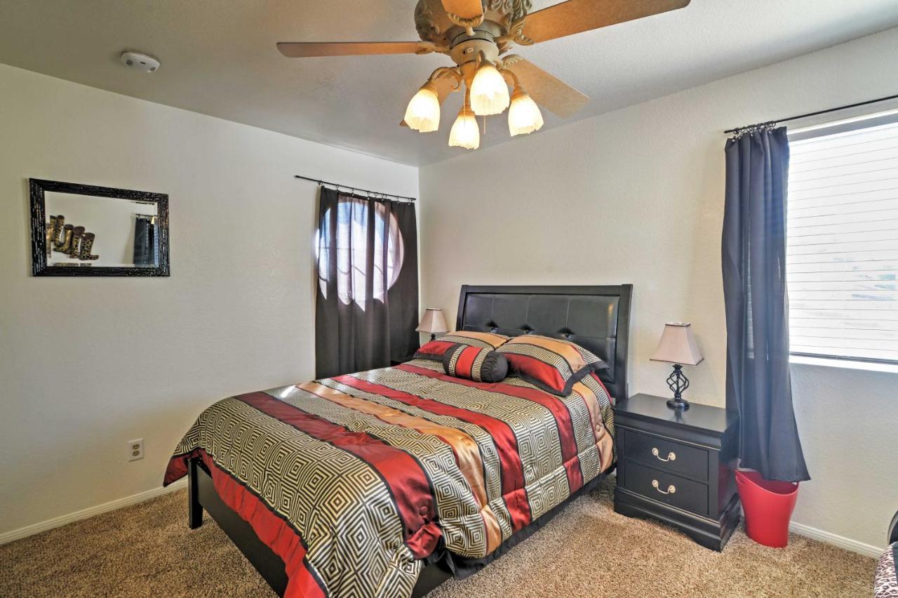 Spacious Vegas - Near Golfing And Hiking! Holiday home Las Vegas