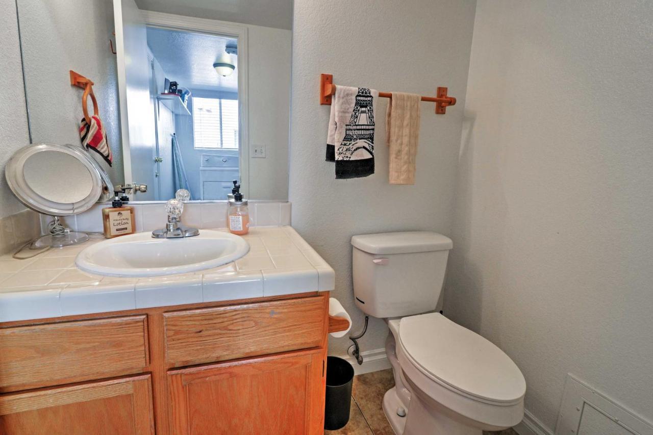 Spacious Vegas - Near Golfing And Hiking! Holiday home Las Vegas