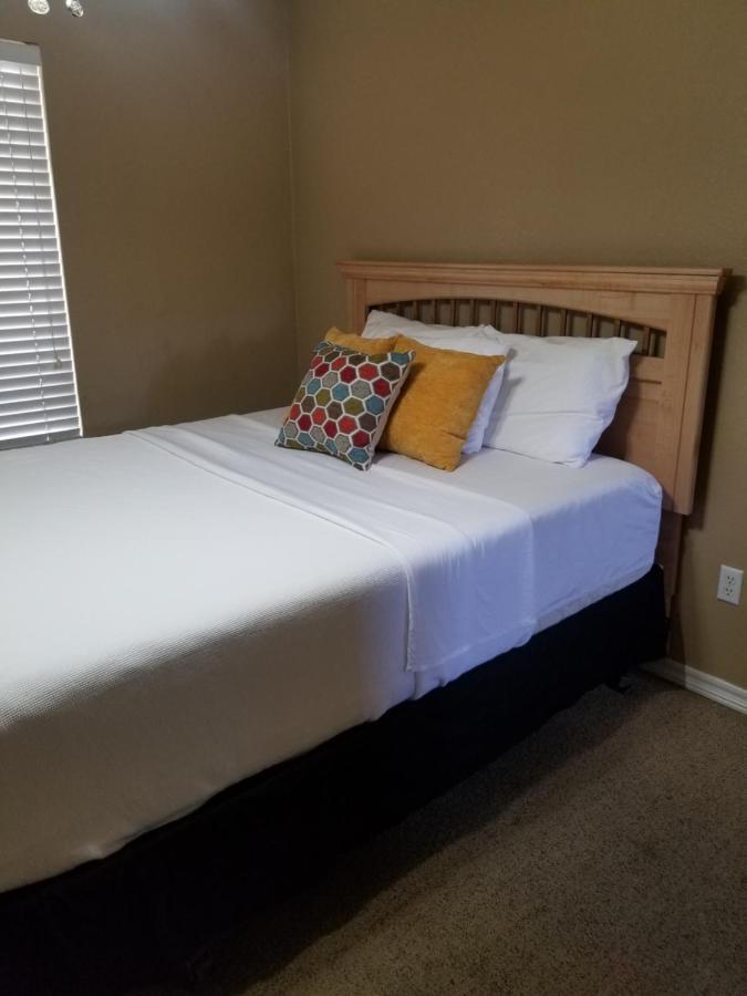 Close To Strip, Very Private, Gated, Huge Floorplan, Wifi, Washer&dryer Holiday home *