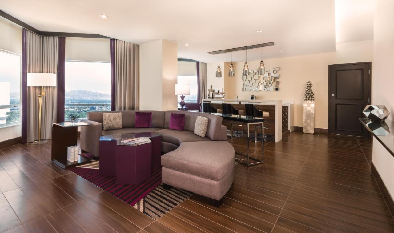 Harrah's Vegas & Casino Resort
