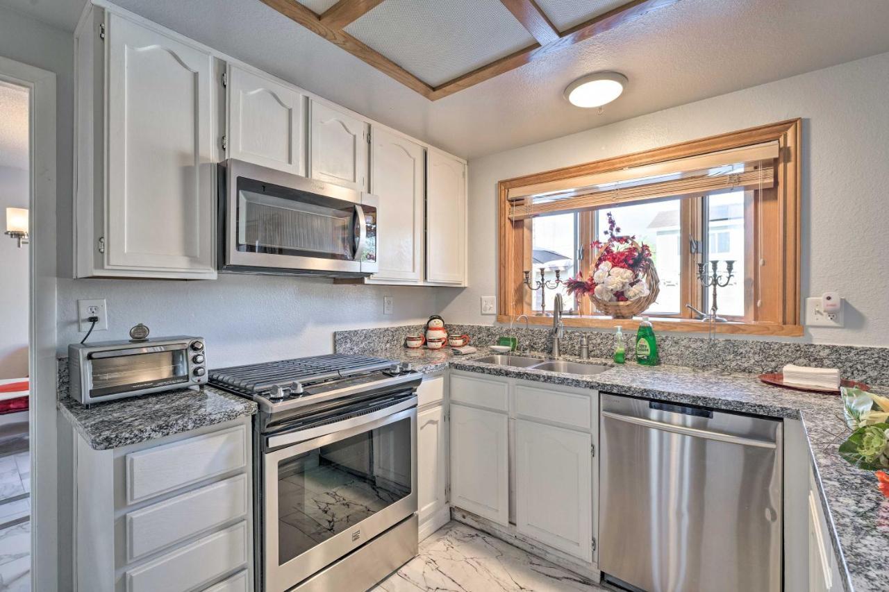 Holiday home Pet-friendly Family Gem, 10 Mi To Vegas Strip *