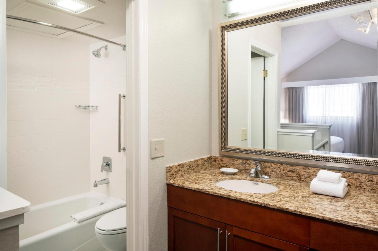 Hotel By Marriott Vegas Convention Center 3*