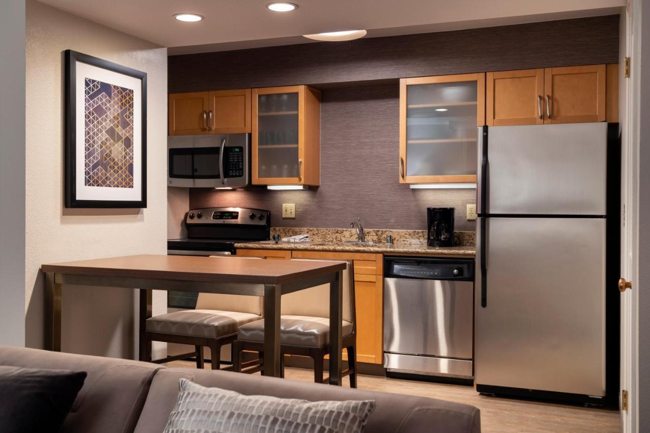 Hotel By Marriott Vegas Convention Center 3*