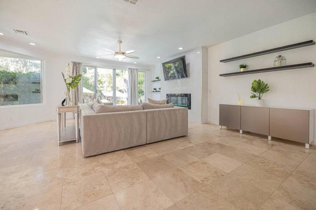 Greens- 5,700sf Luxury Vegas Pool