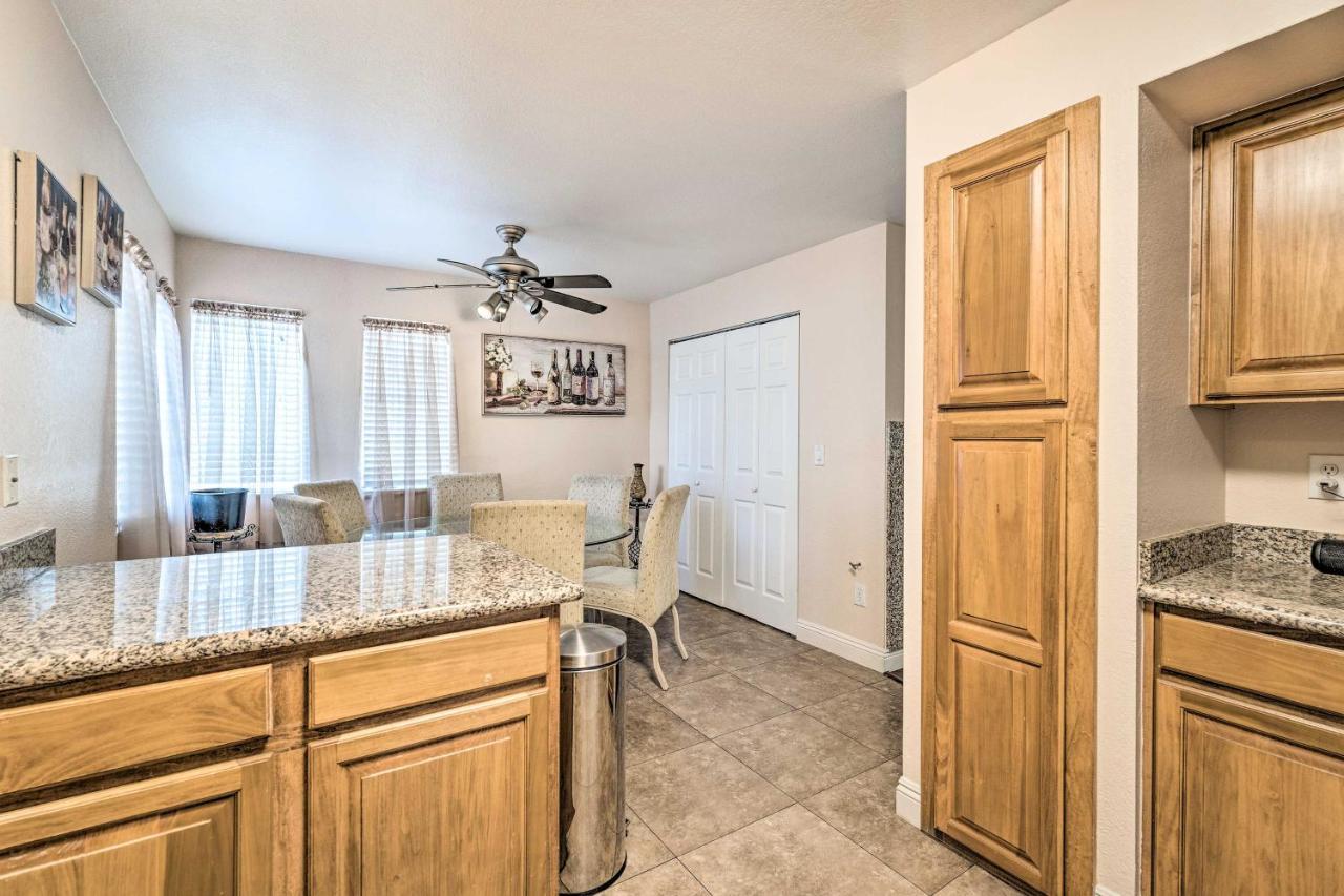 Pool And Vegas Pad Less Than 12 Mi To Strip! Apartment