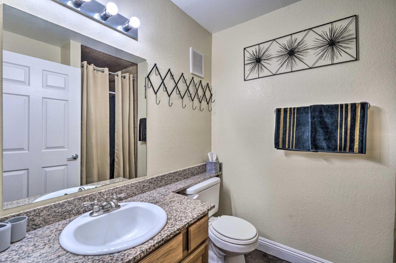 Apartment Pool And Vegas Pad Less Than 12 Mi To Strip! Las Vegas