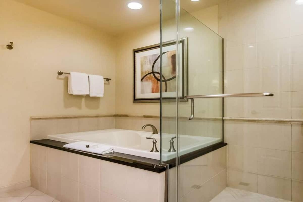 Signature Suites By Voyargo Deluxe Strip View Studios *