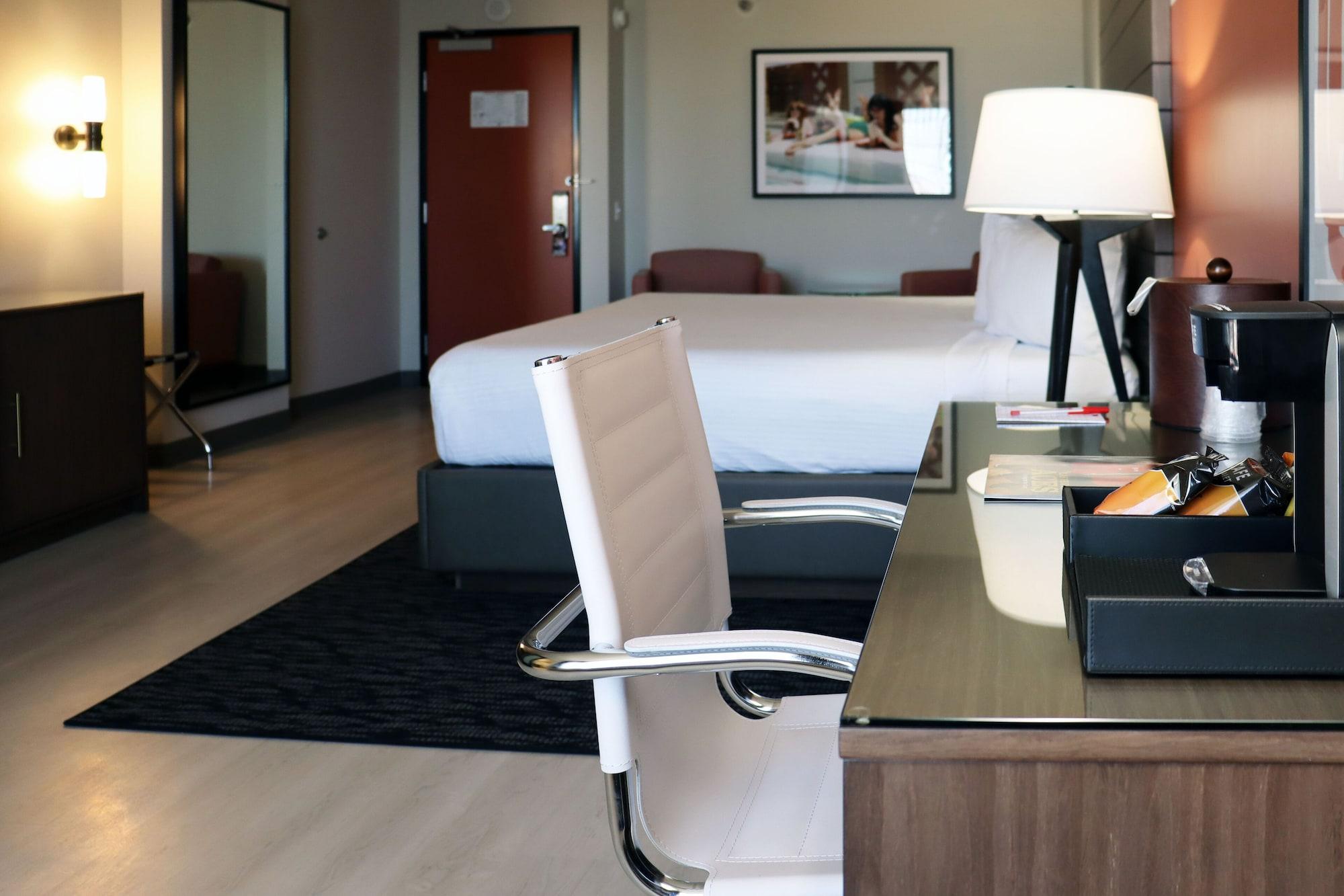 Plaza & Casino Hotel 4*