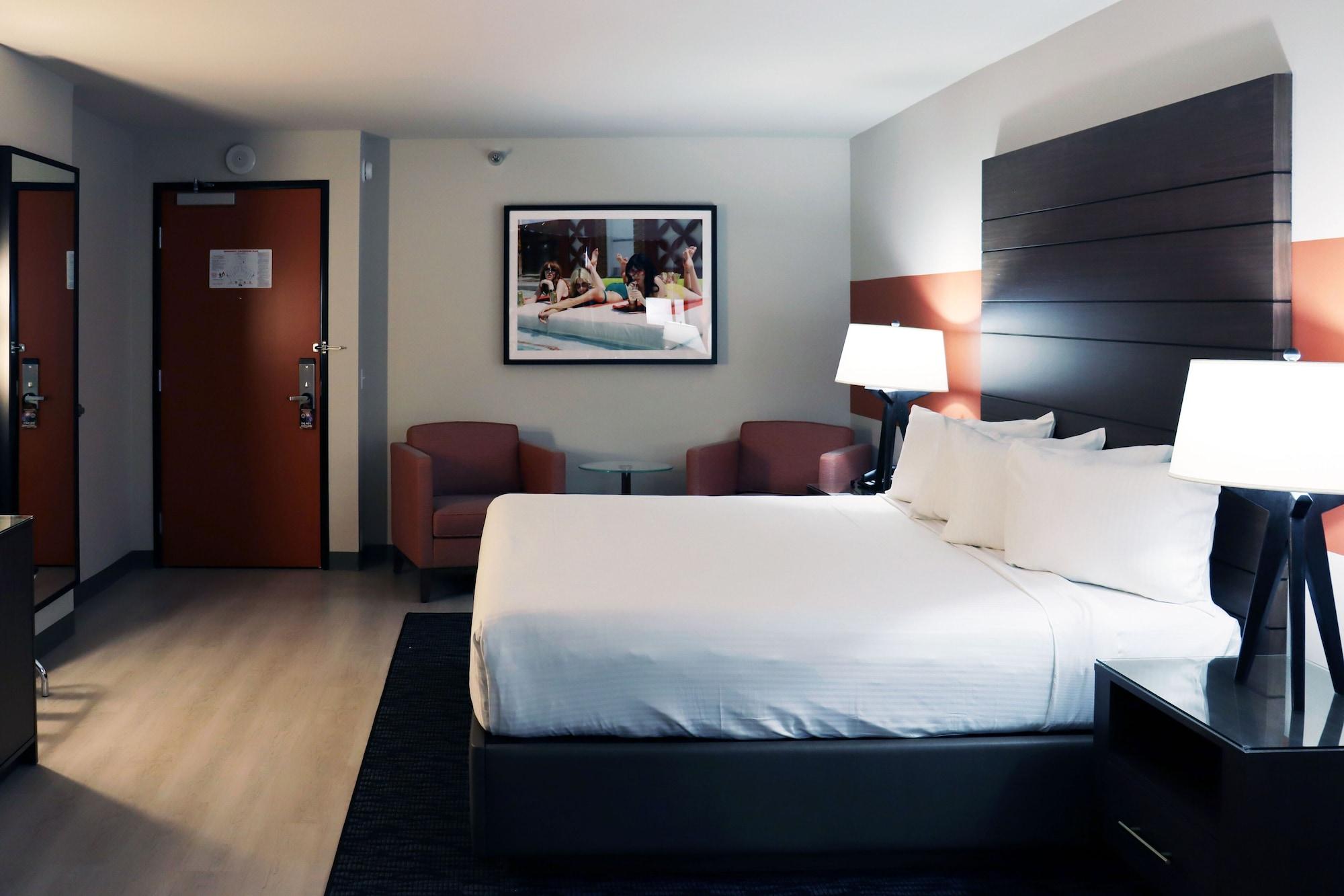 Plaza & Casino Hotel 4*