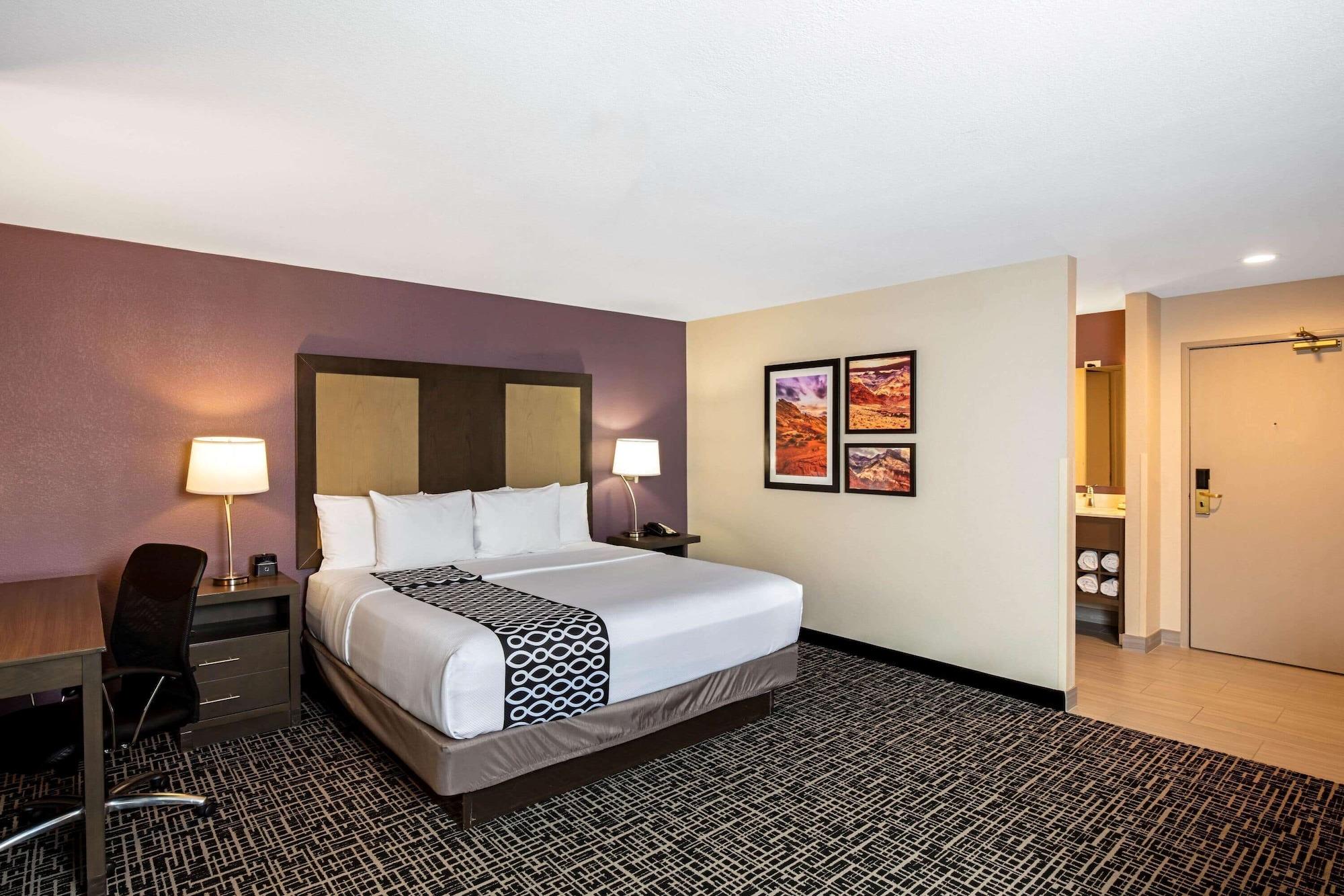 La Quinta & By Wyndham Vegas Nellis Las Vegas