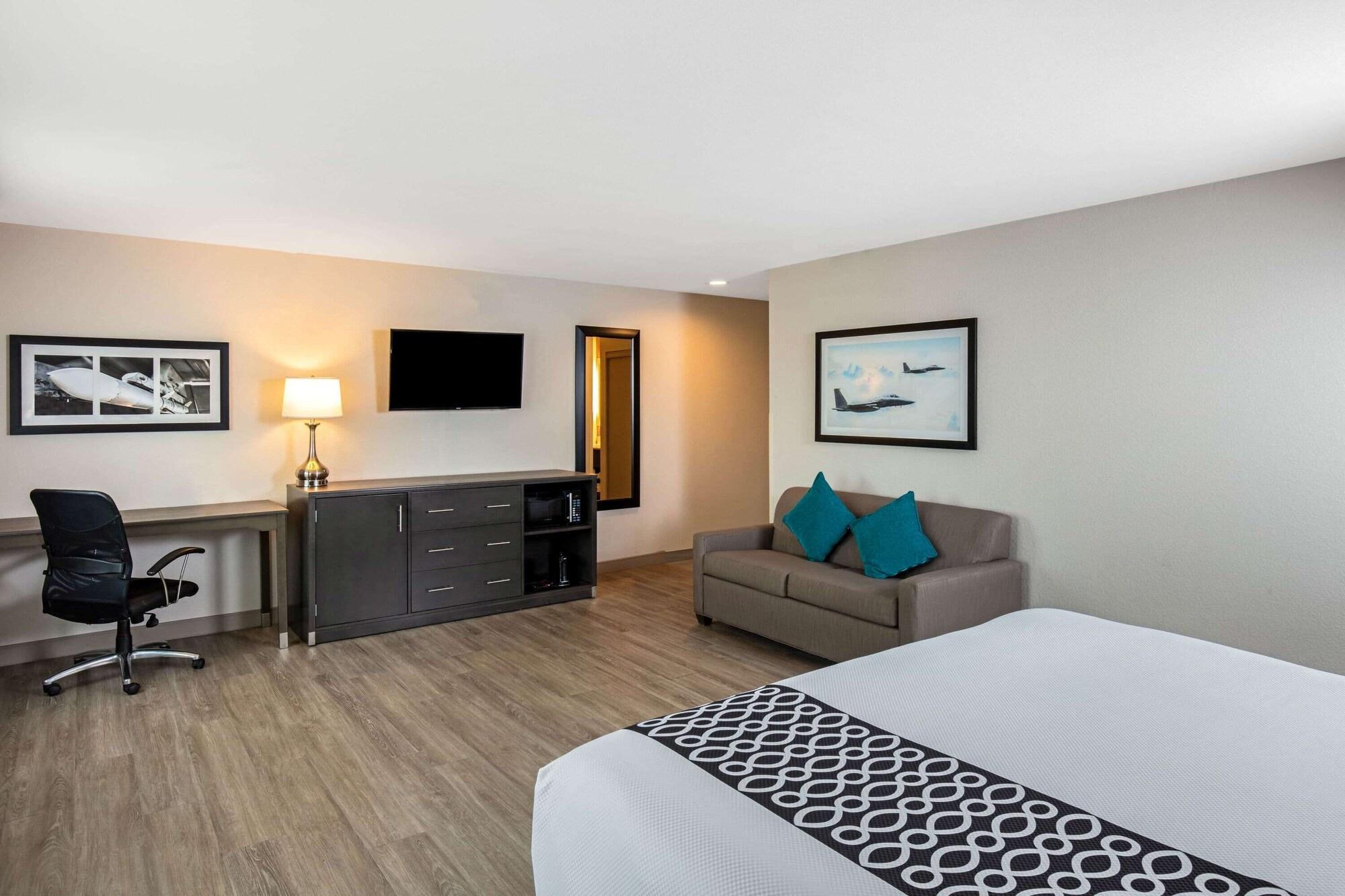 La Quinta & By Wyndham Vegas Nellis
