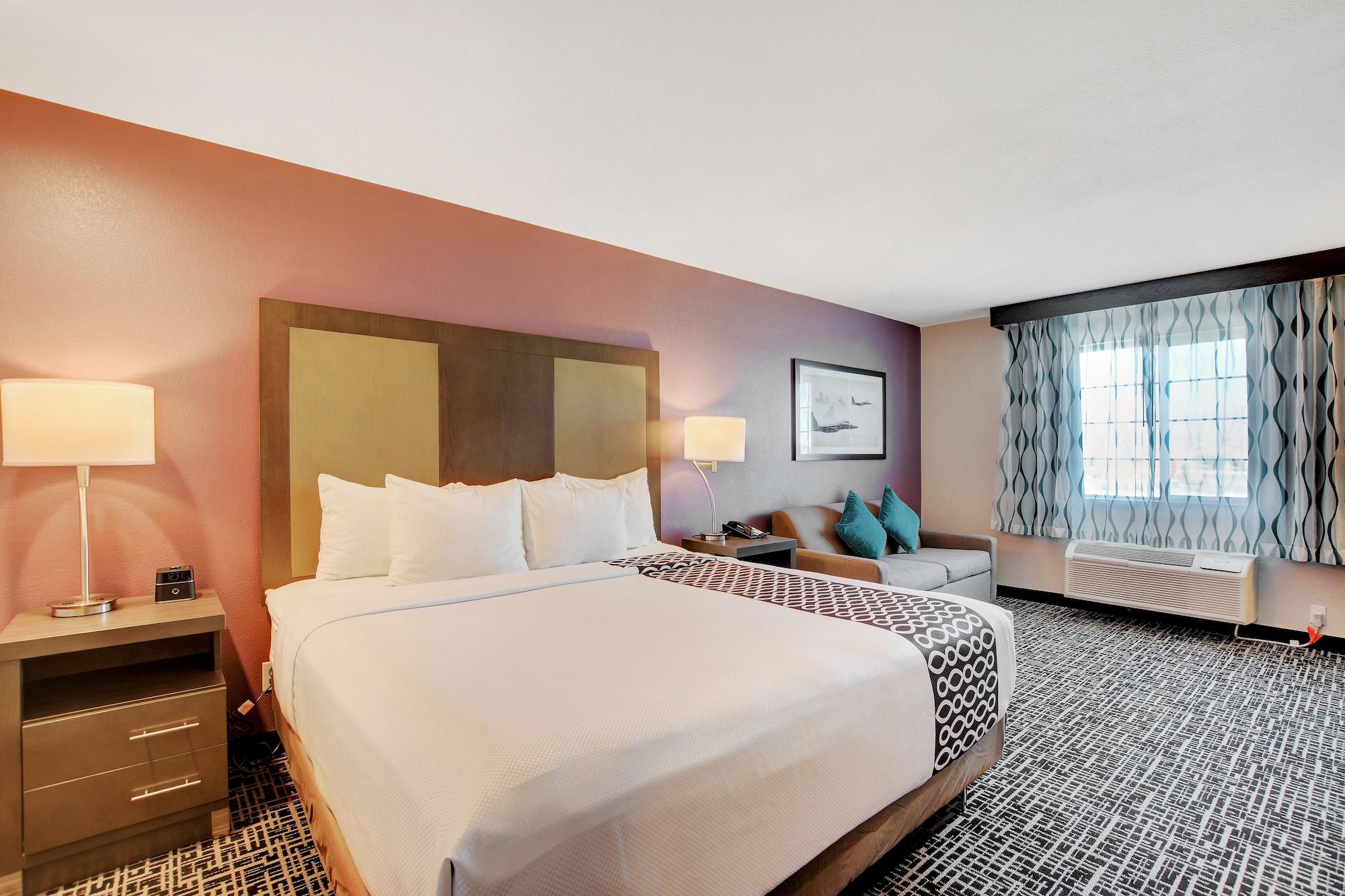 La Quinta & By Wyndham Vegas Nellis