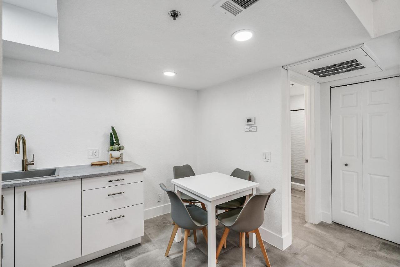 Close To Strip And Raiders Stadium Apartment *