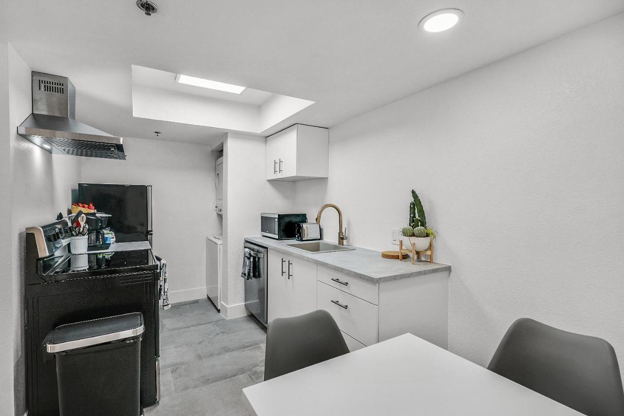 Close To Strip And Raiders Stadium Apartment *