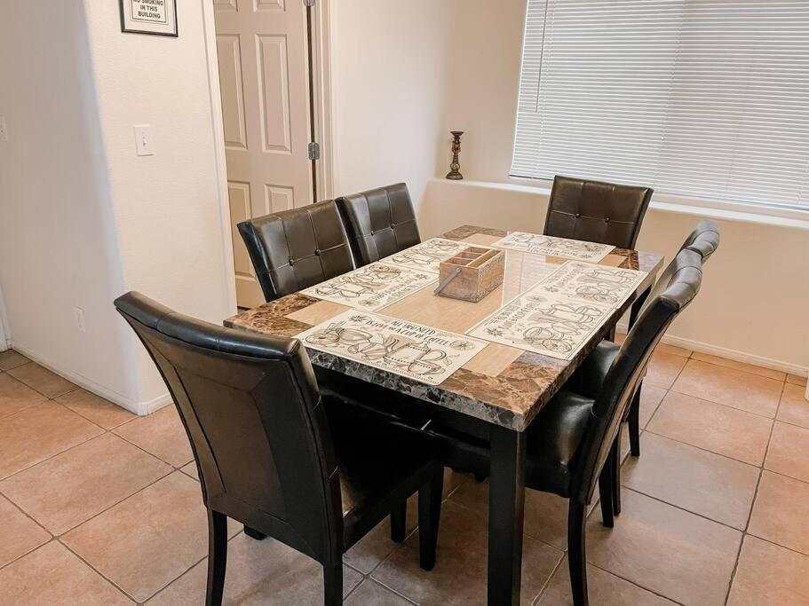 3 Bedroom 15min To Strip/fremont St Exp Fast Wifi Holiday home