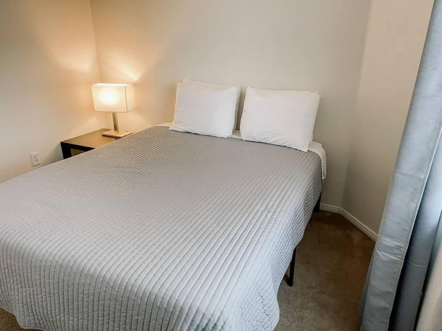3 Bedroom 15min To Strip/fremont St Exp Fast Wifi Holiday home Las Vegas
