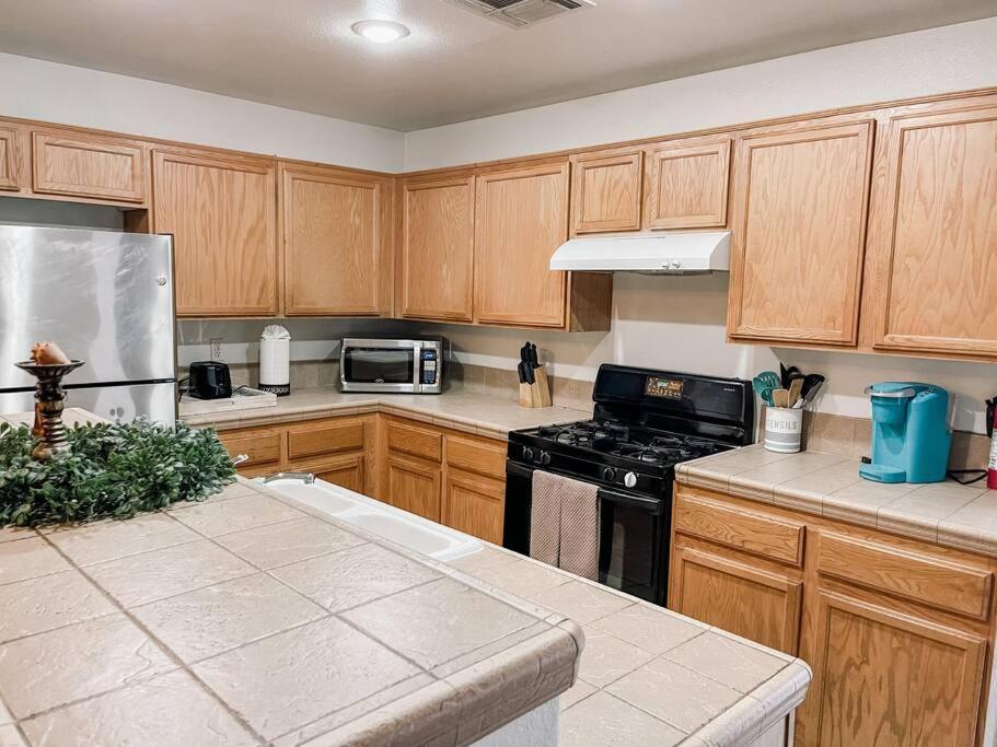 Holiday home 3 Bedroom 15min To Strip/fremont St Exp Fast Wifi
