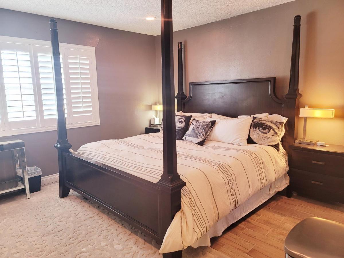 D'strathaus Walk To Blvd Convention Center Wifi Guest house *