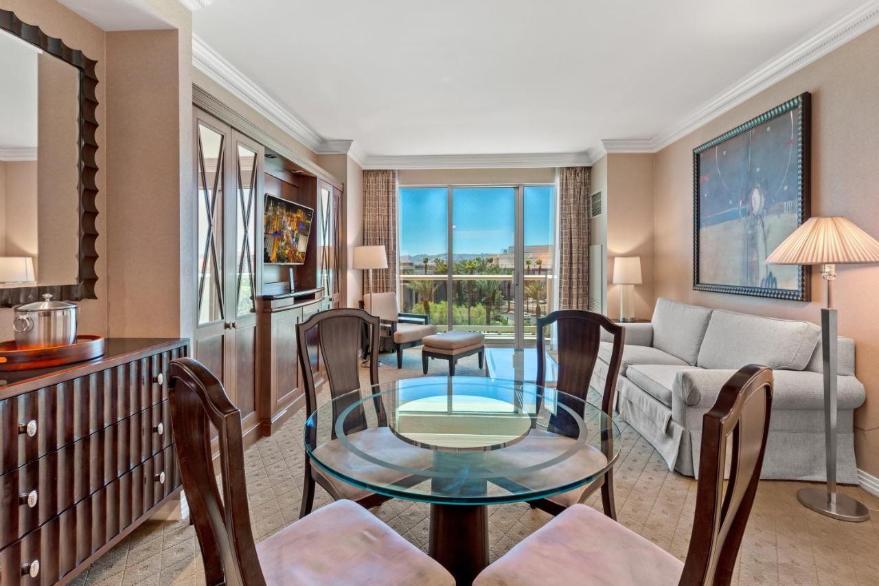 Mgm Signature Pool View *
