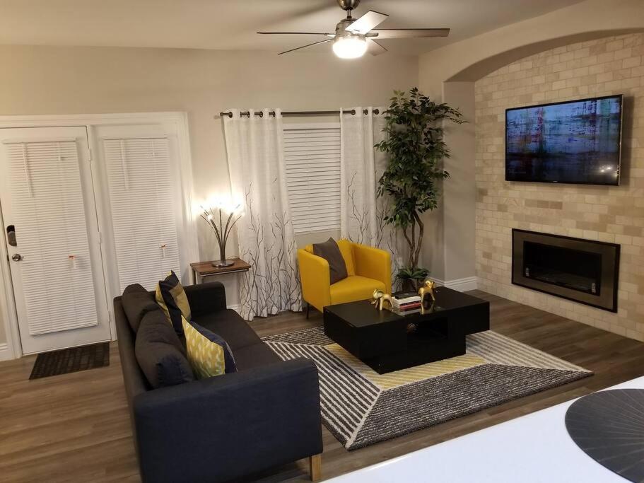A - Fully Remodeled And Professionally Decorated Apartment Las Vegas