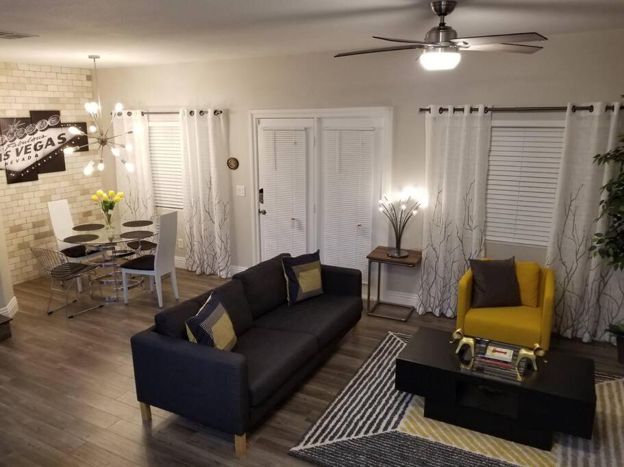 A - Fully Remodeled And Professionally Decorated Apartment Las Vegas