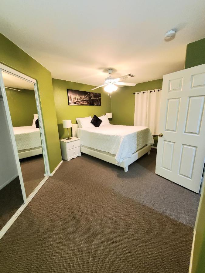 Holiday home Sleeps 16, Jacuzzi, Entire *