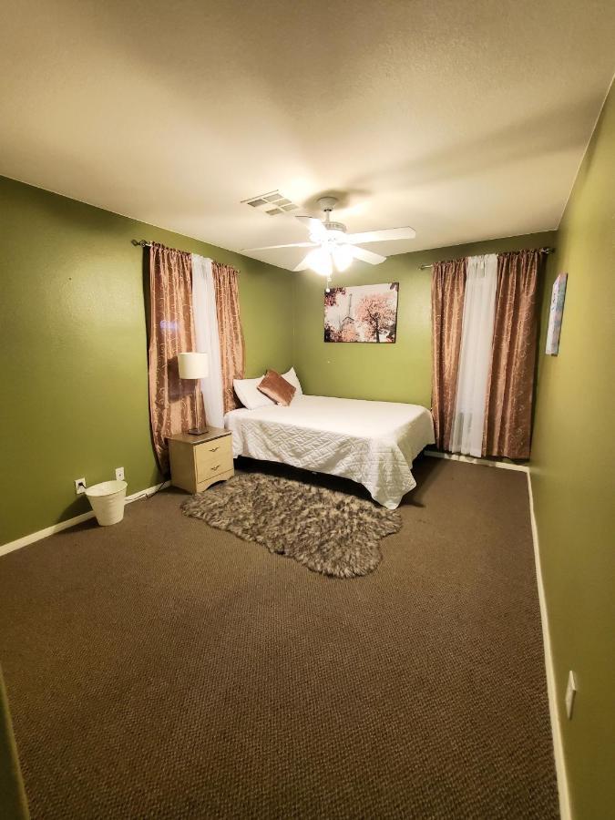 Holiday home Sleeps 16, Jacuzzi, Entire