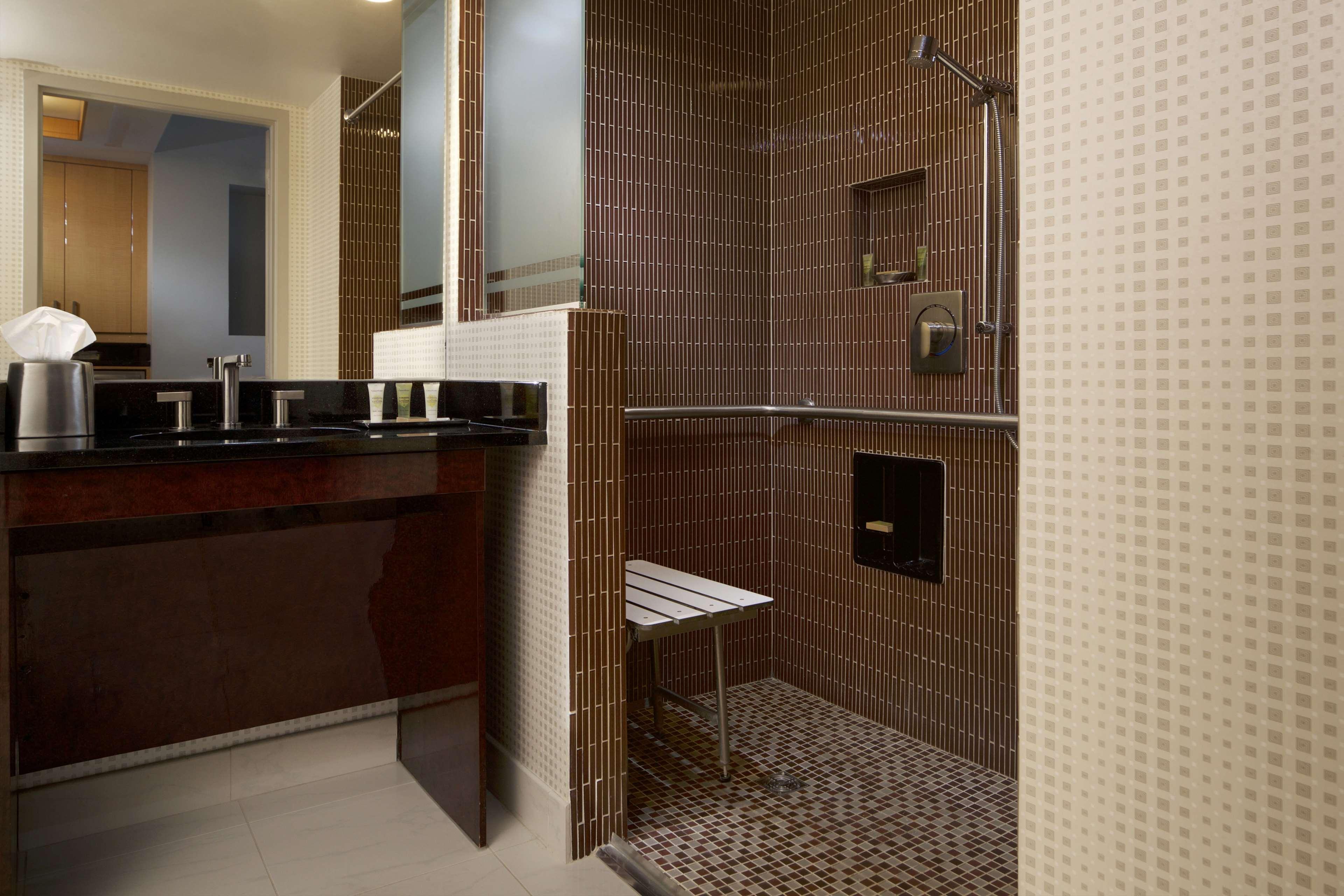 Hilton Grand Vacations Club Elara Center Strip Vegas Resort 3*