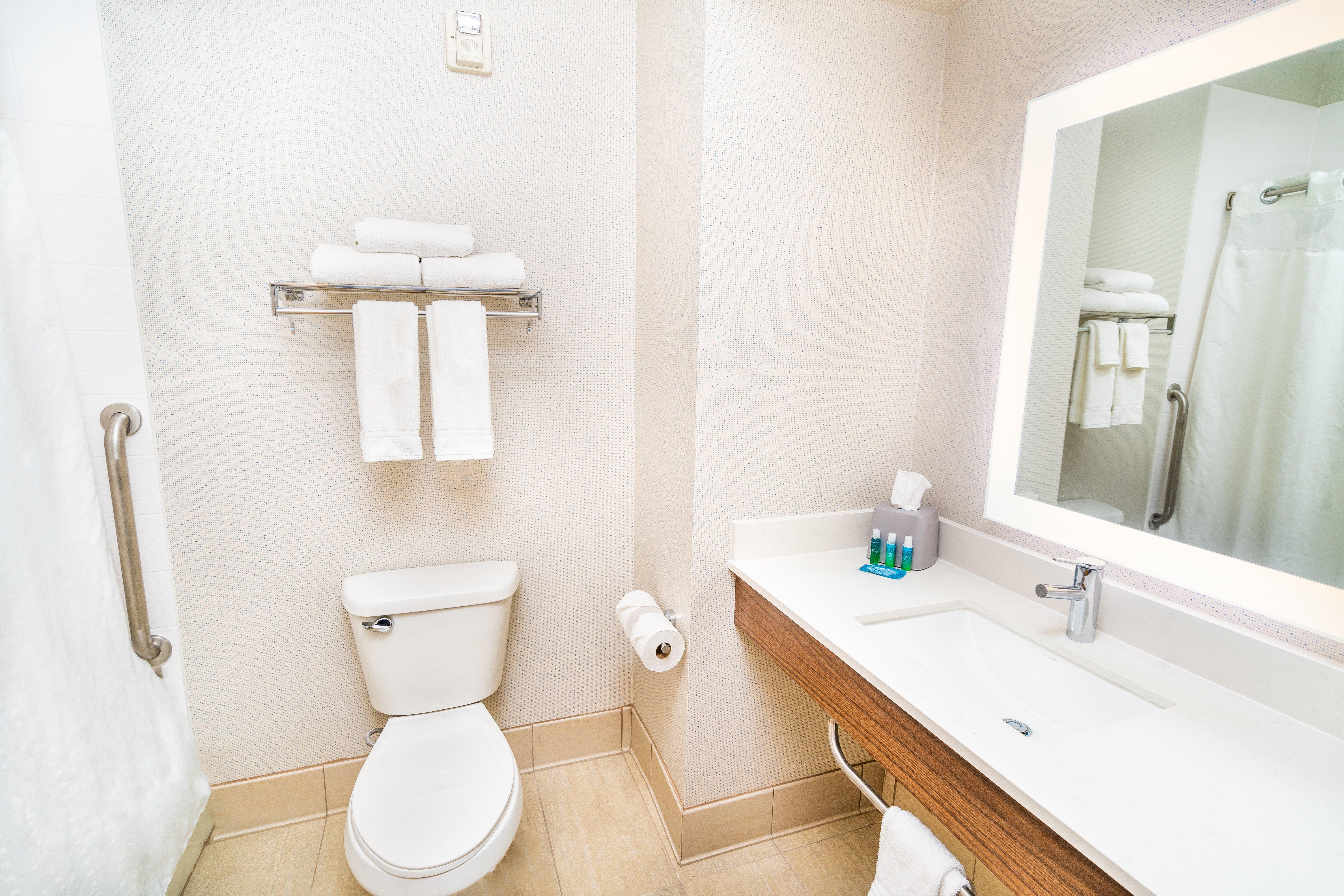 Express & Vegas Sw Springvalley By Ihg Hotel