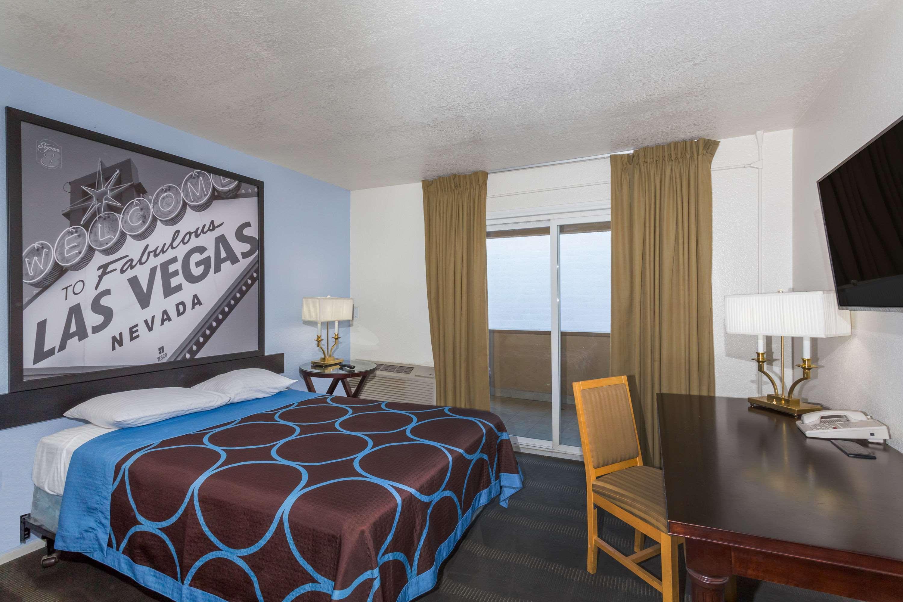 Super 8 By Wyndham Vegas North Strip/fremont St. Area Hotel 2*