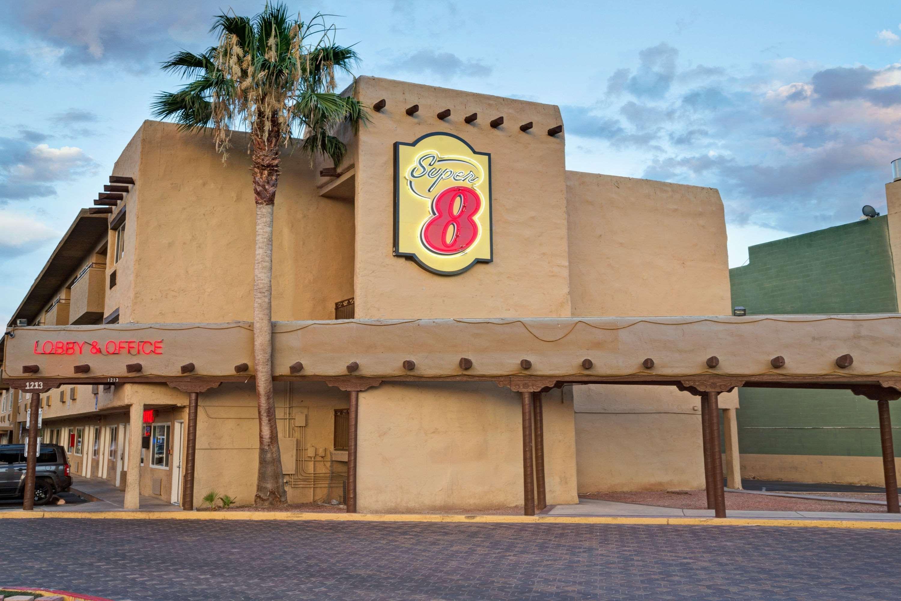 Super 8 By Wyndham Vegas North Strip/fremont St. Area