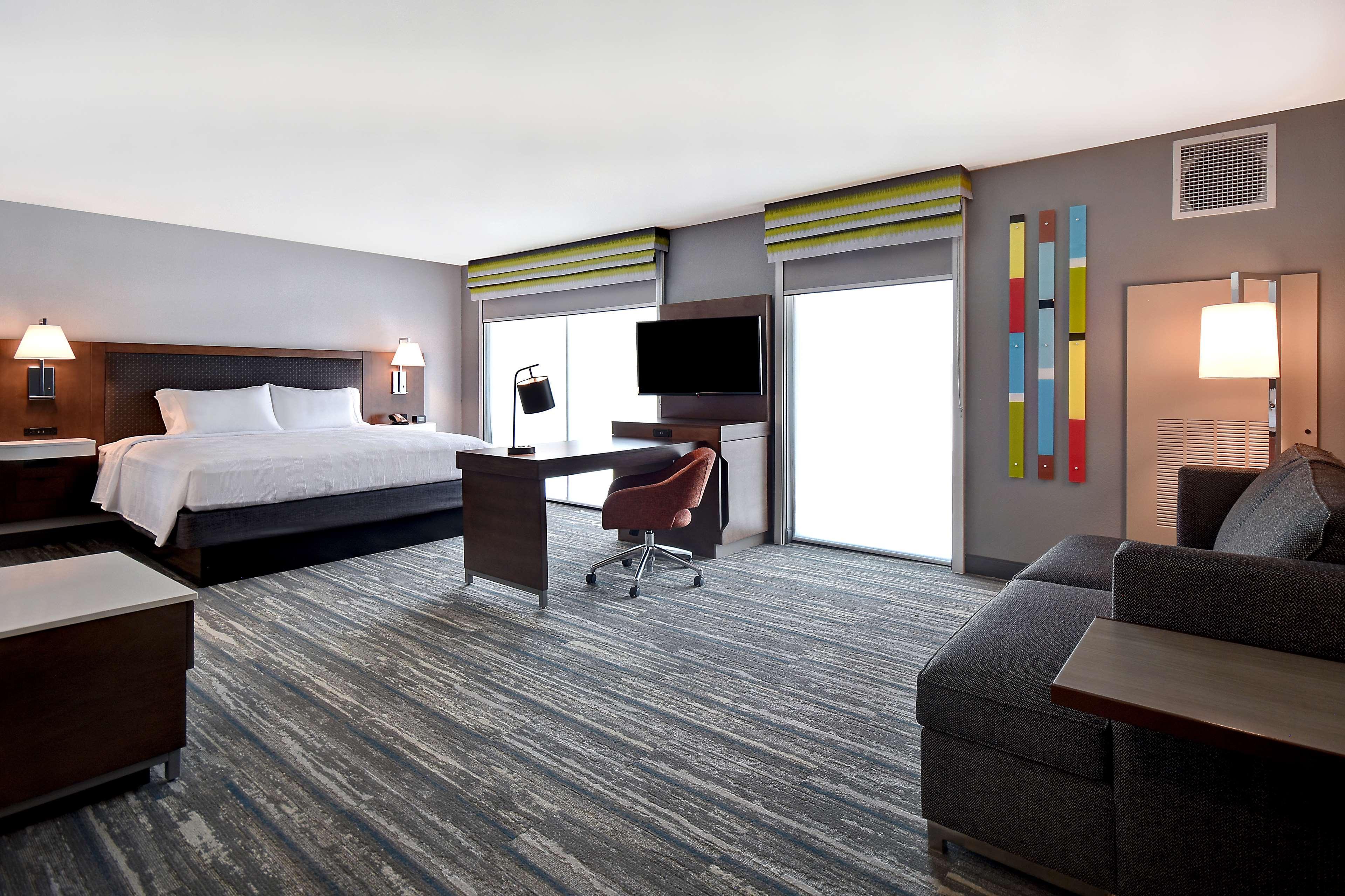 Hampton & Vegas Convention Center - No Fee Las Vegas