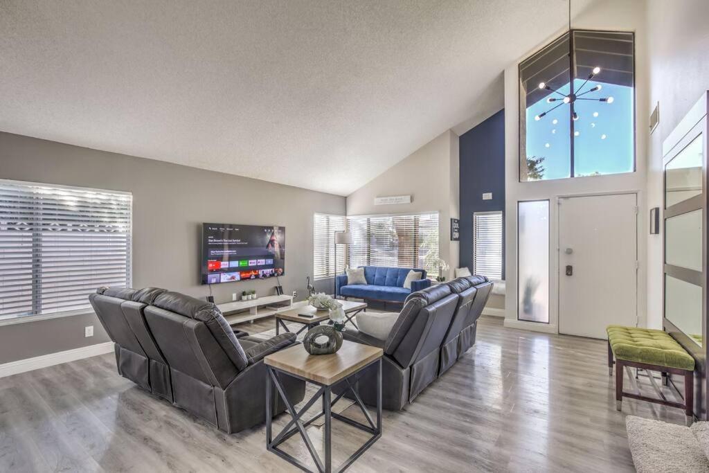 Holiday home Hidden Gem In The Desert -gym/pool/spa/games-4br *