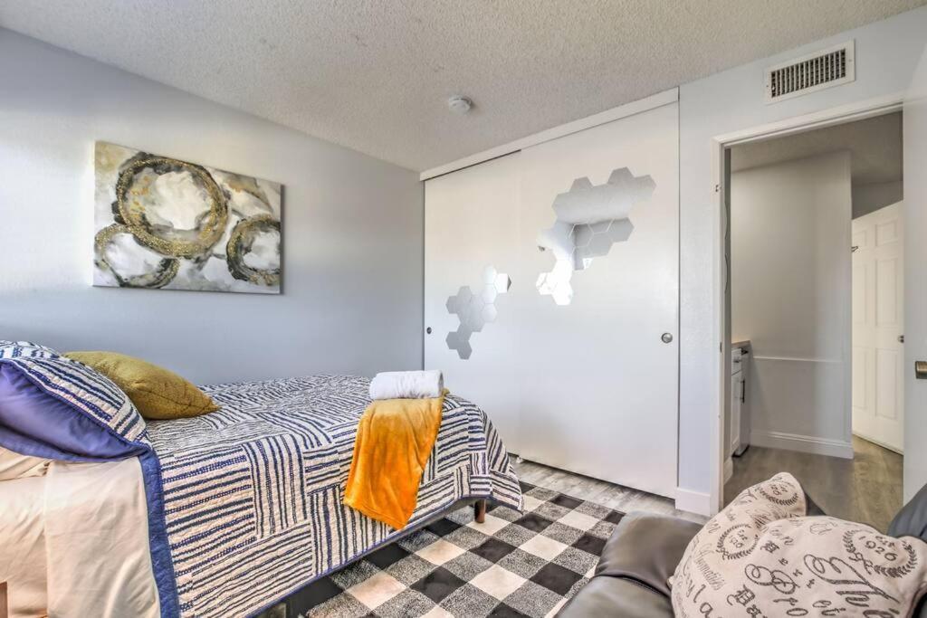 Holiday home Hidden Gem In The Desert -gym/pool/spa/games-4br *