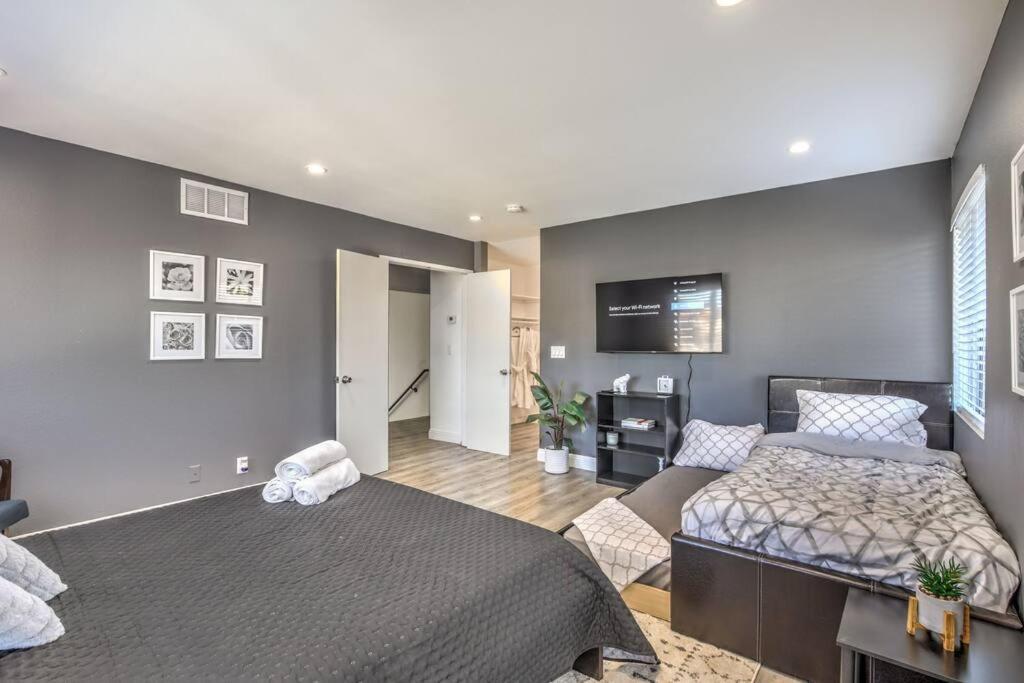 Hidden Gem In The Desert -gym/pool/spa/games-4br * Spring Valley