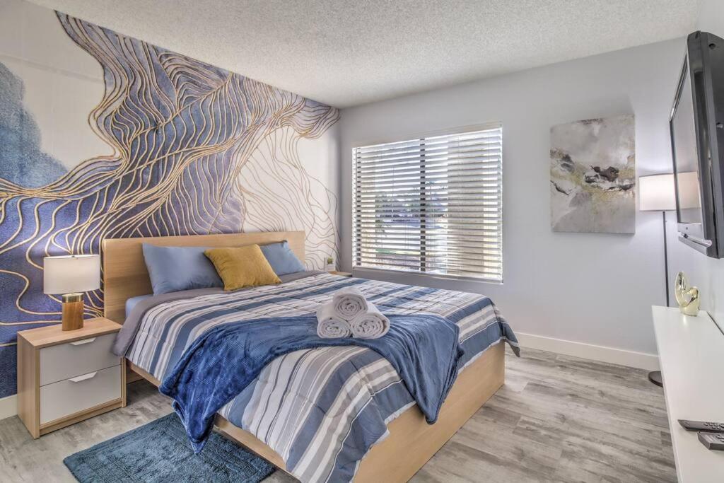 Hidden Gem In The Desert -gym/pool/spa/games-4br Holiday home