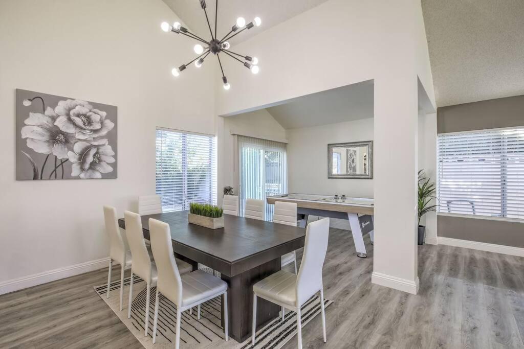 Hidden Gem In The Desert -gym/pool/spa/games-4br