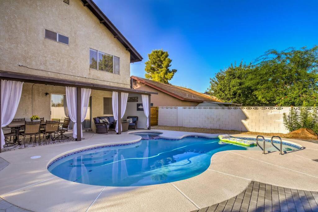 Hidden Gem In The Desert -gym/pool/spa/games-4br * Spring Valley
