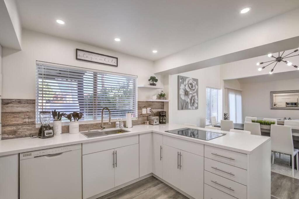 Hidden Gem In The Desert -gym/pool/spa/games-4br *