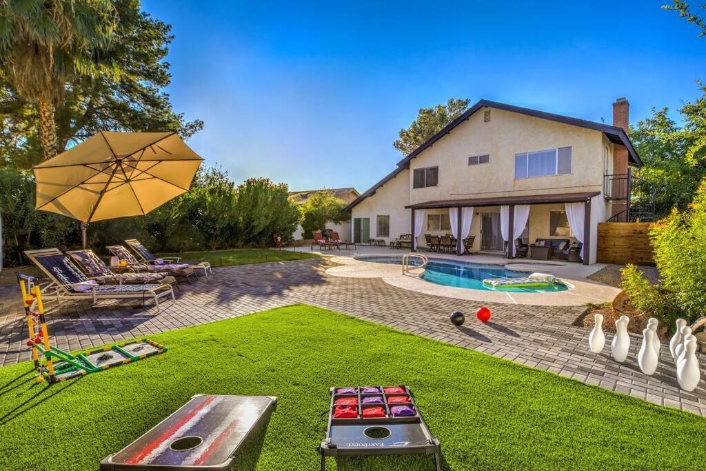 Holiday home Hidden Gem In The Desert -gym/pool/spa/games-4br