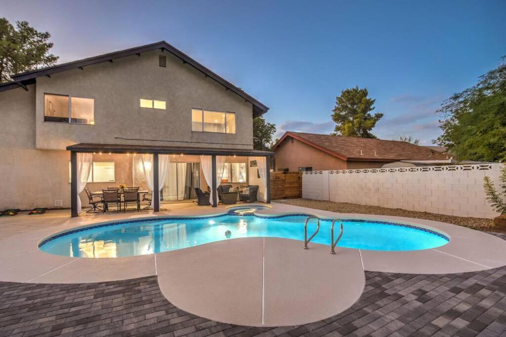 Hidden Gem In The Desert -gym/pool/spa/games-4br Holiday home Spring Valley