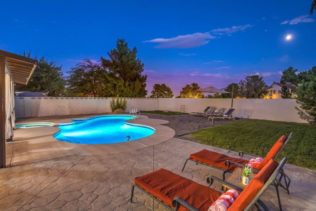 Hidden Gem In The Desert -gym/pool/spa/games-4br Holiday home *