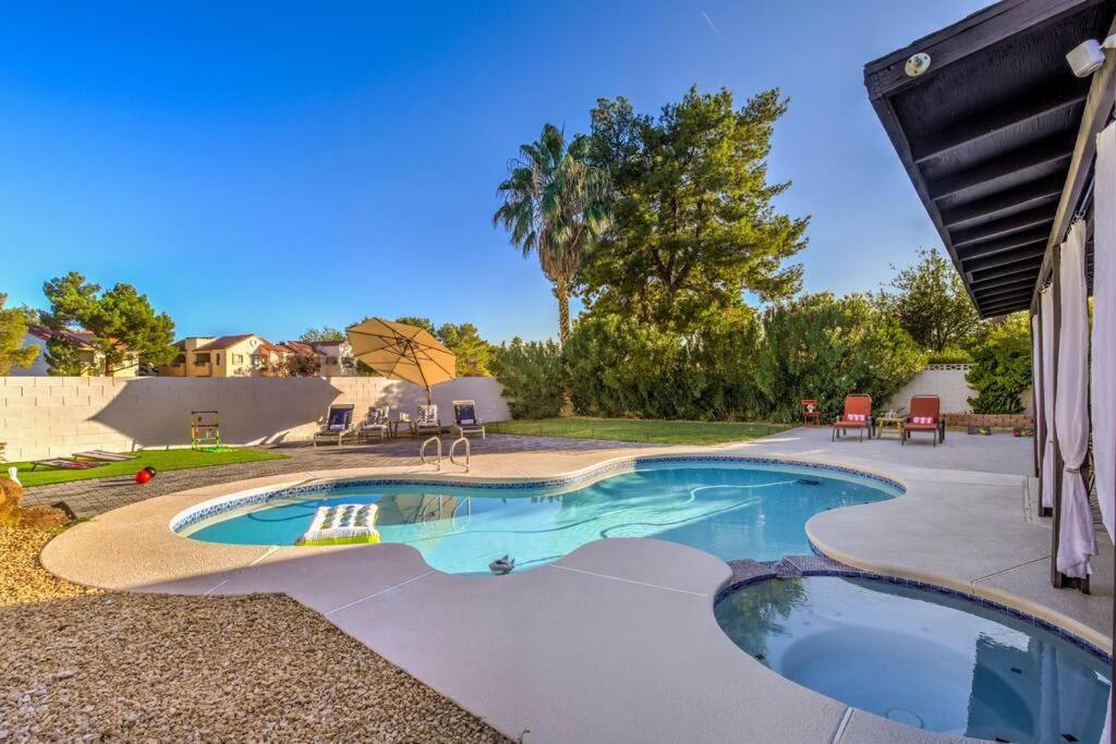 Hidden Gem In The Desert -gym/pool/spa/games-4br *