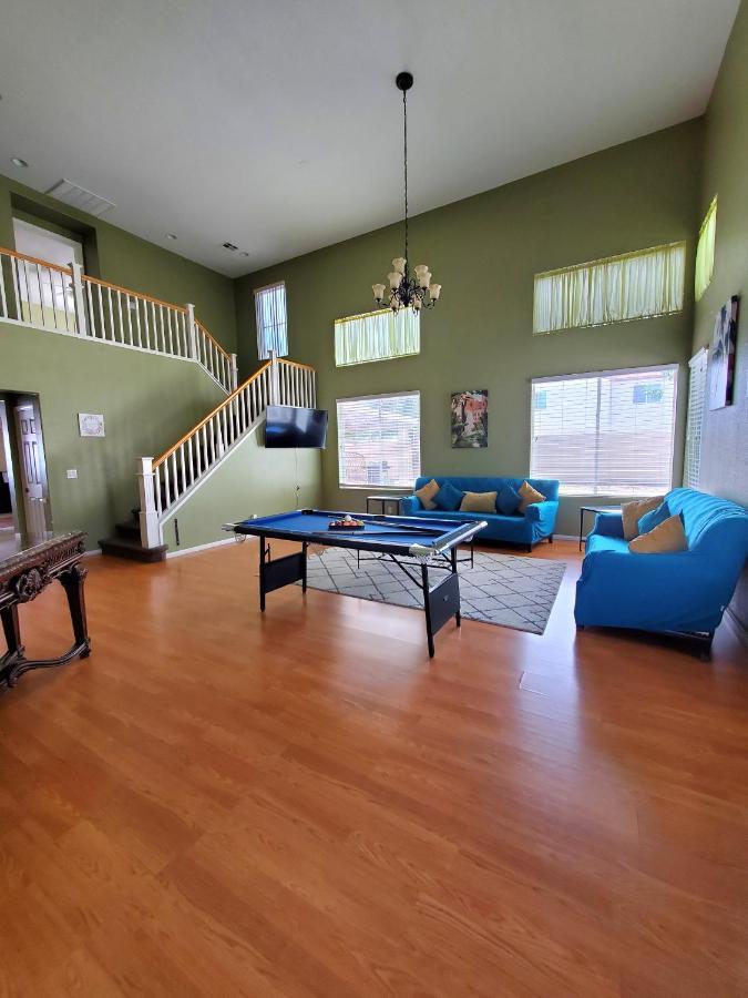 Sleeps 16, Jacuzzi, Entire * Las Vegas