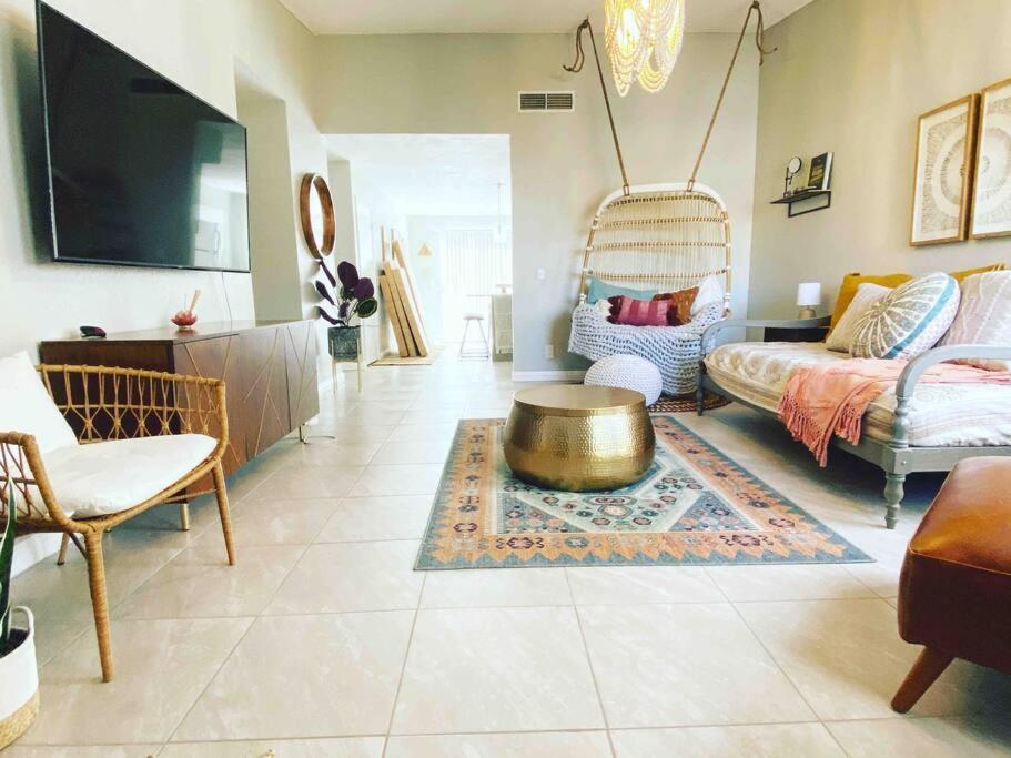 Relaxing Bohemian Desert Getaway Lv