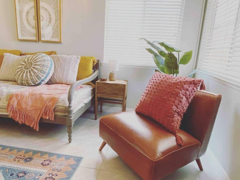 Relaxing Bohemian Desert Getaway Lv
