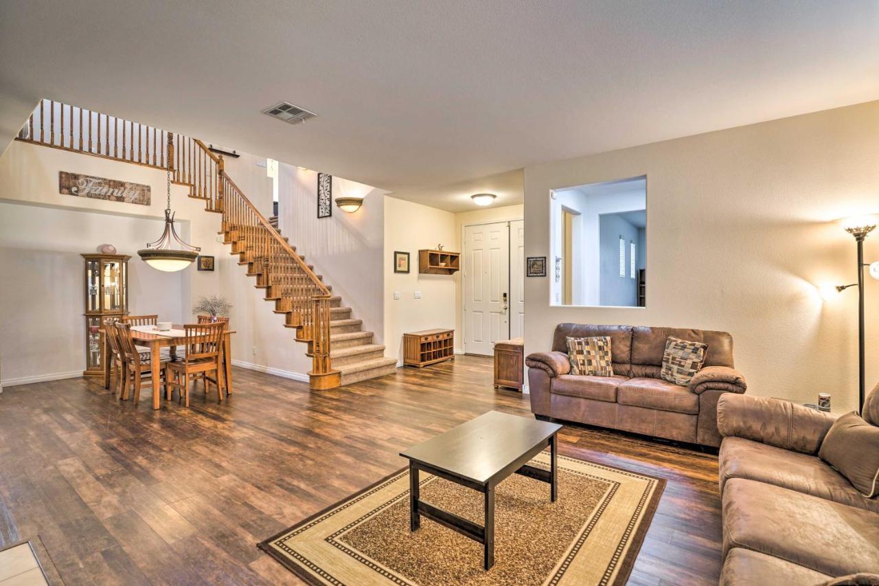 Spacious North Vegas With Yard Holiday home *